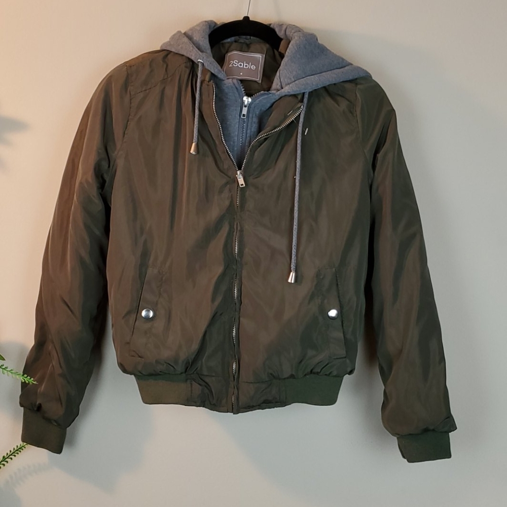 2 Sable Jacket, green.